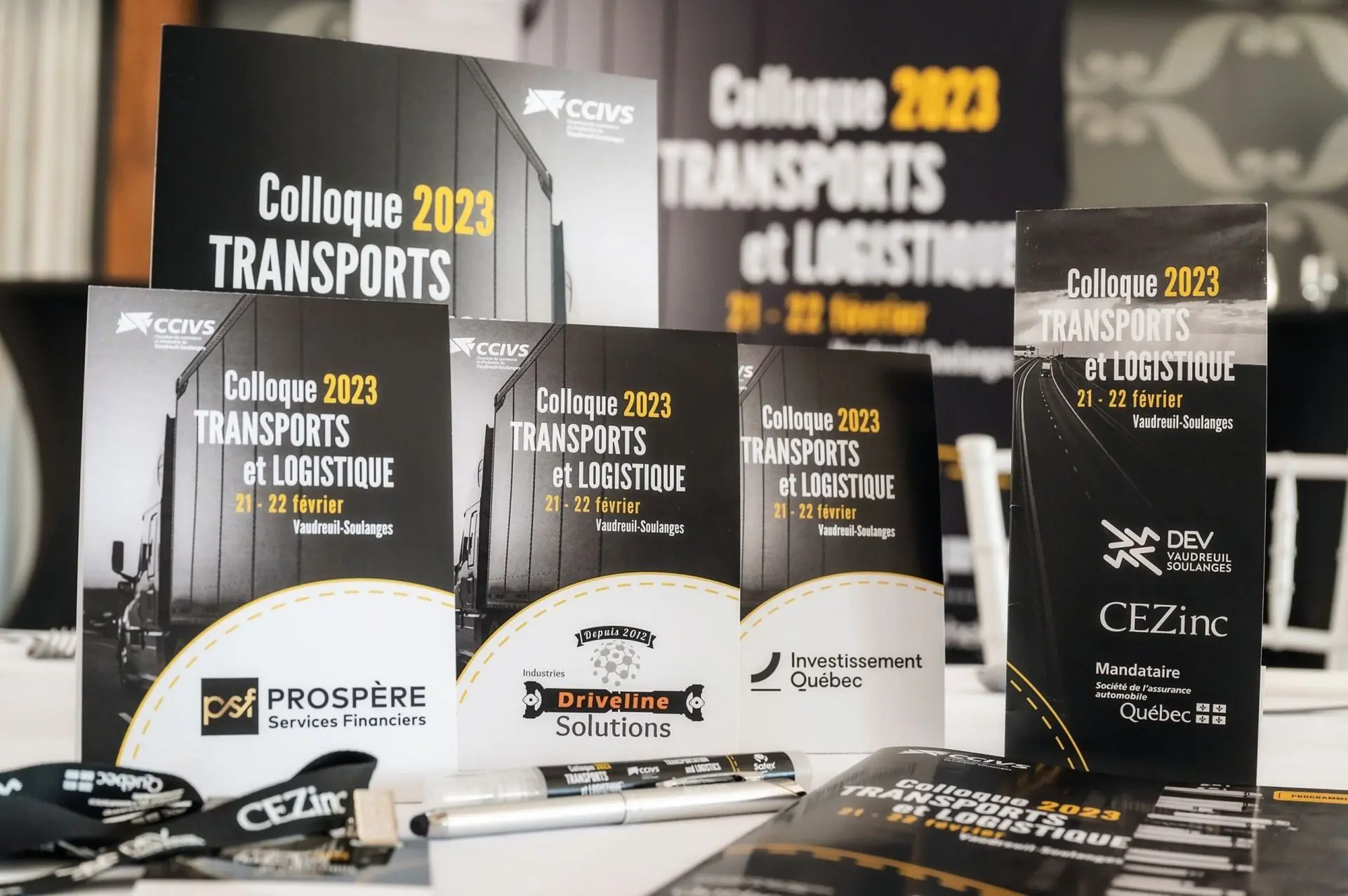 Programmes, affiches et cartons imprimés pour un colloque sur le transport et la logistique.